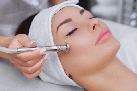 Featured image for post: Diamond Glow Facial Cost & What to Expect