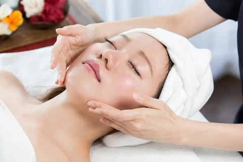 Featured image for post: What Does an Esthetician Do — And Is it a Good Career Path?